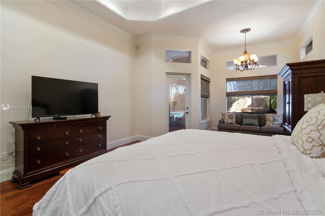 Vendido Recientemente: $1,025,000 (5 camas, 3 baños, 4155 Pies cuadrados)