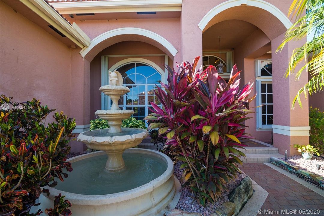 Vendido Recientemente: $1,025,000 (5 camas, 3 baños, 4155 Pies cuadrados)