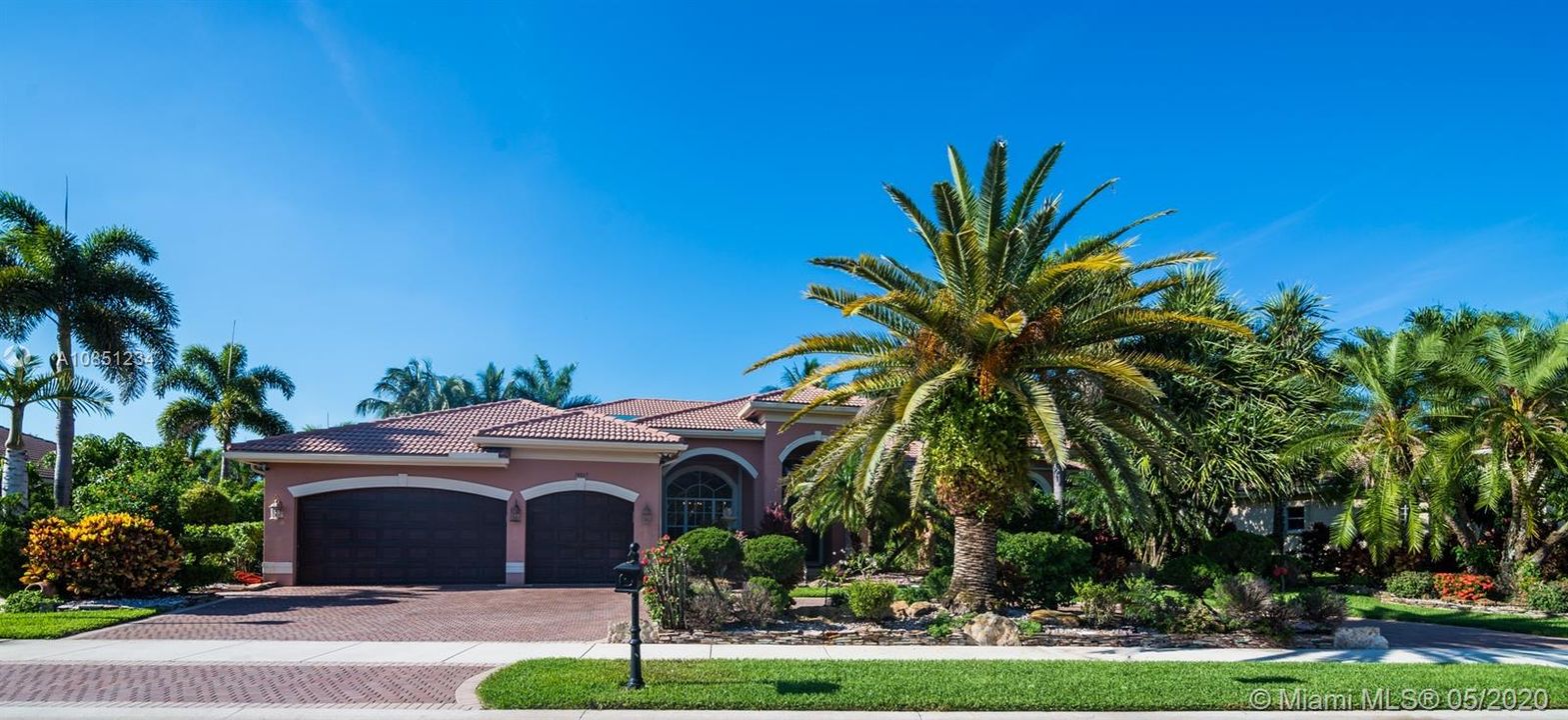 Vendido Recientemente: $1,025,000 (5 camas, 3 baños, 4155 Pies cuadrados)