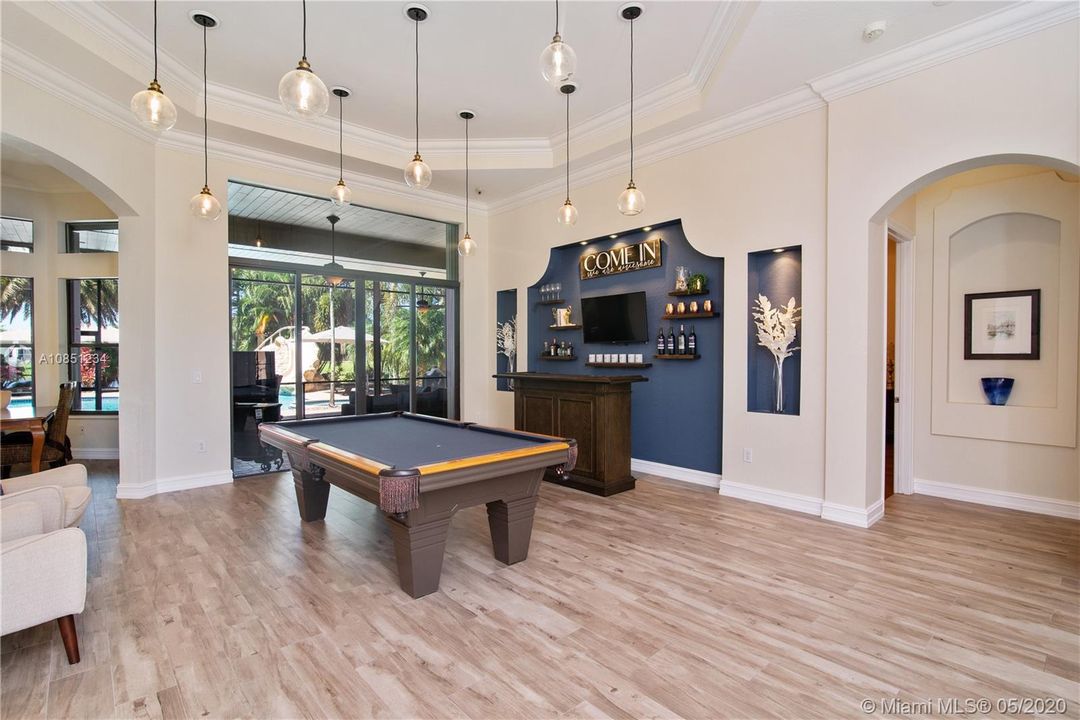 Vendido Recientemente: $1,025,000 (5 camas, 3 baños, 4155 Pies cuadrados)