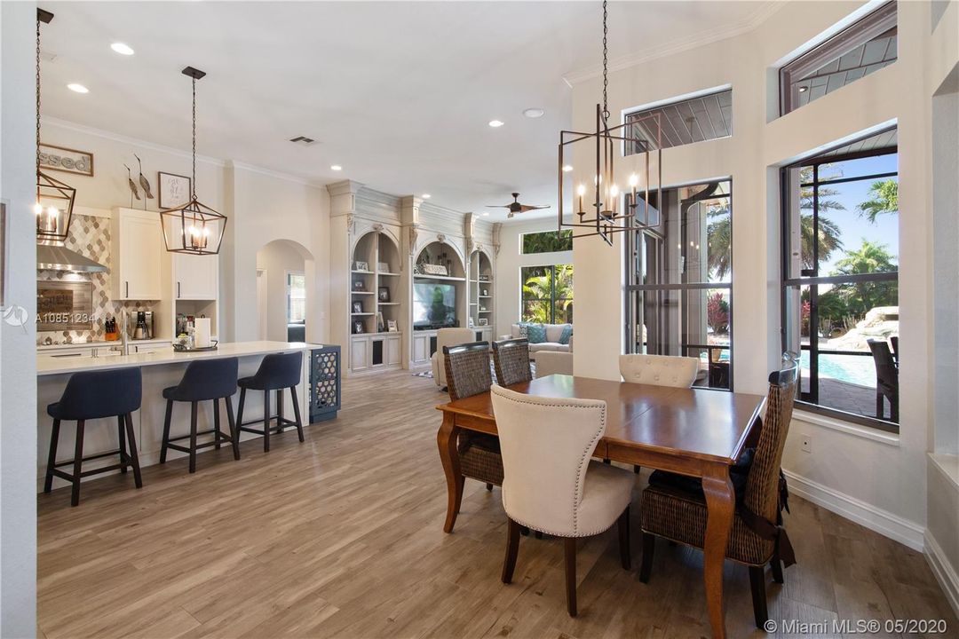 Vendido Recientemente: $1,025,000 (5 camas, 3 baños, 4155 Pies cuadrados)