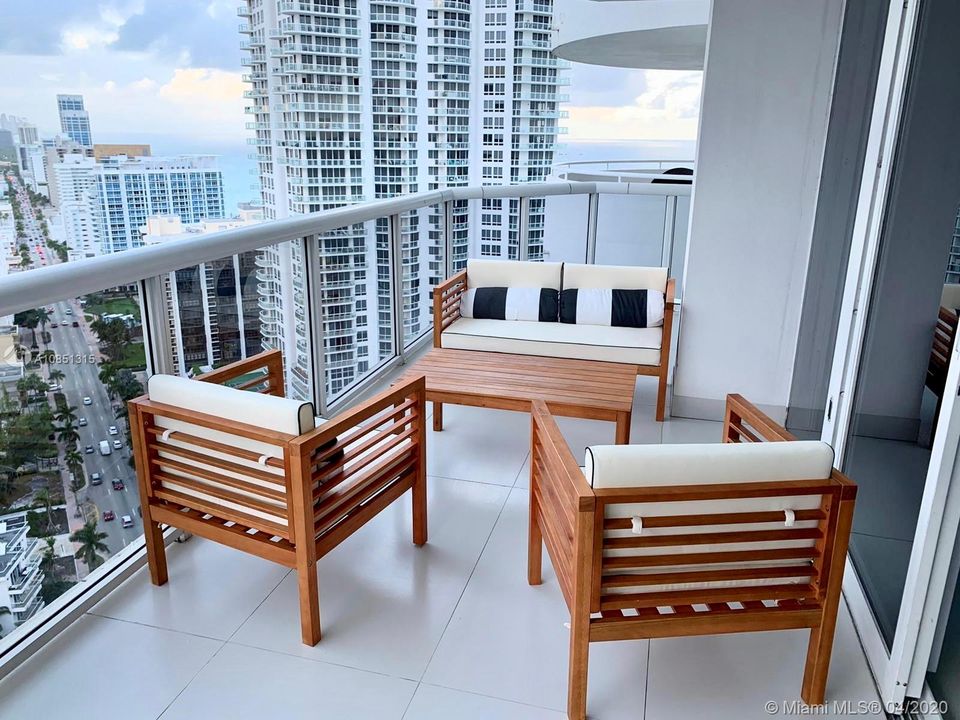 最近租的: $5,000 (2 贝兹, 2 浴室, 1220 平方英尺)