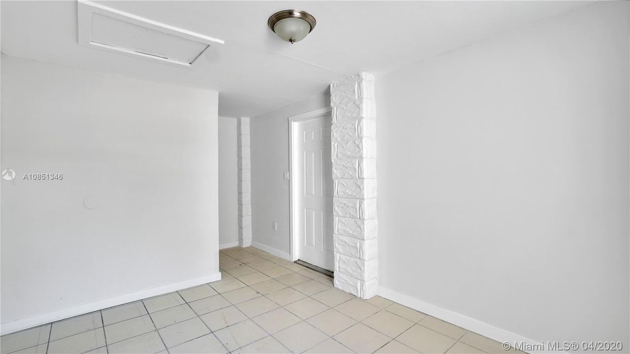 Недавно продано: $359,900 (3 спален, 1 ванн, 1264 Квадратных фут)