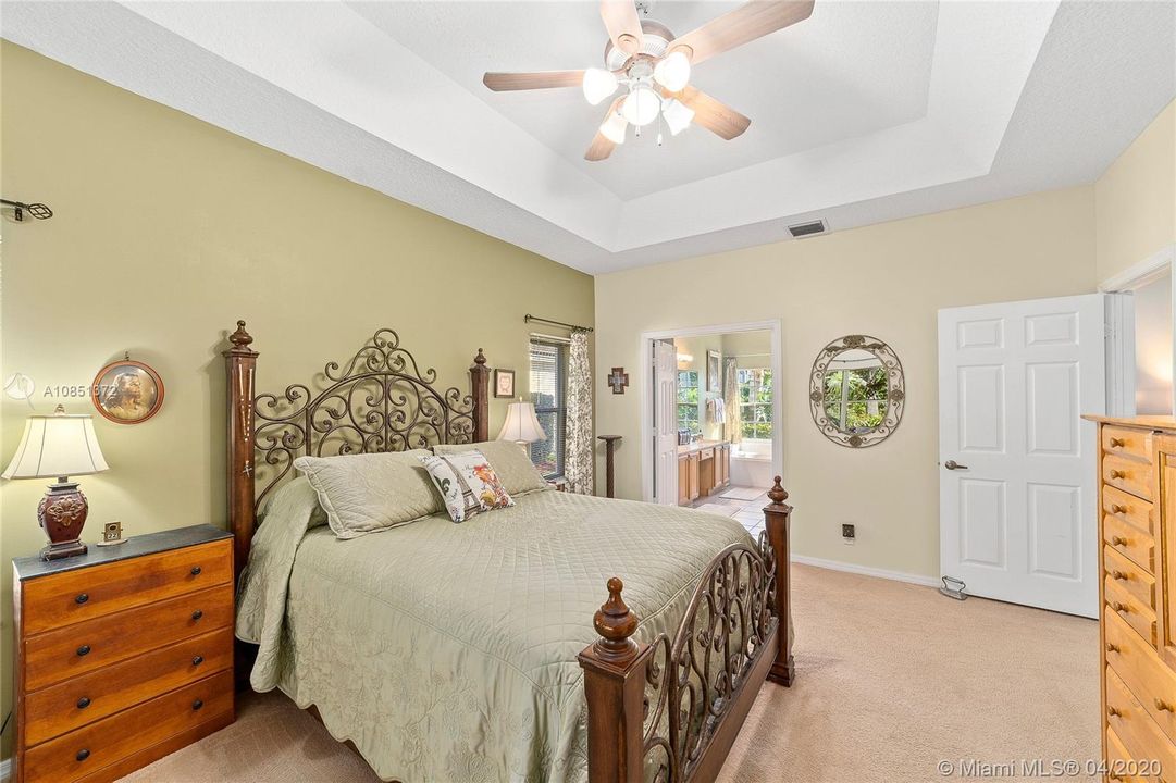Vendido Recientemente: $399,999 (4 camas, 2 baños, 2497 Pies cuadrados)