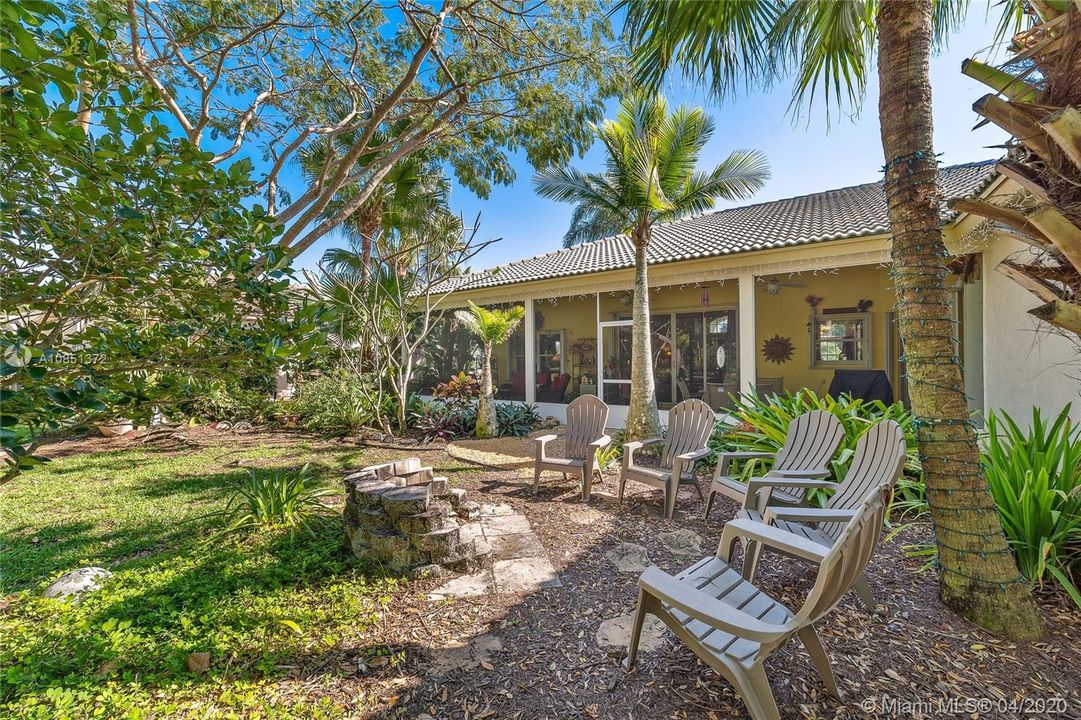 Vendido Recientemente: $399,999 (4 camas, 2 baños, 2497 Pies cuadrados)