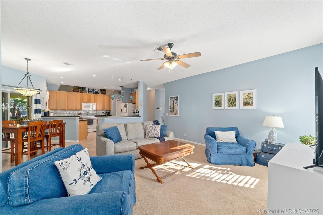 Vendido Recientemente: $399,999 (4 camas, 2 baños, 2497 Pies cuadrados)