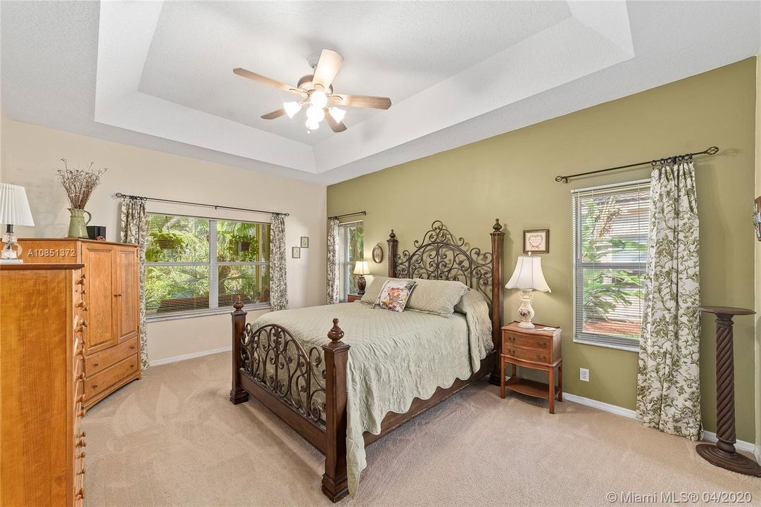 Vendido Recientemente: $399,999 (4 camas, 2 baños, 2497 Pies cuadrados)