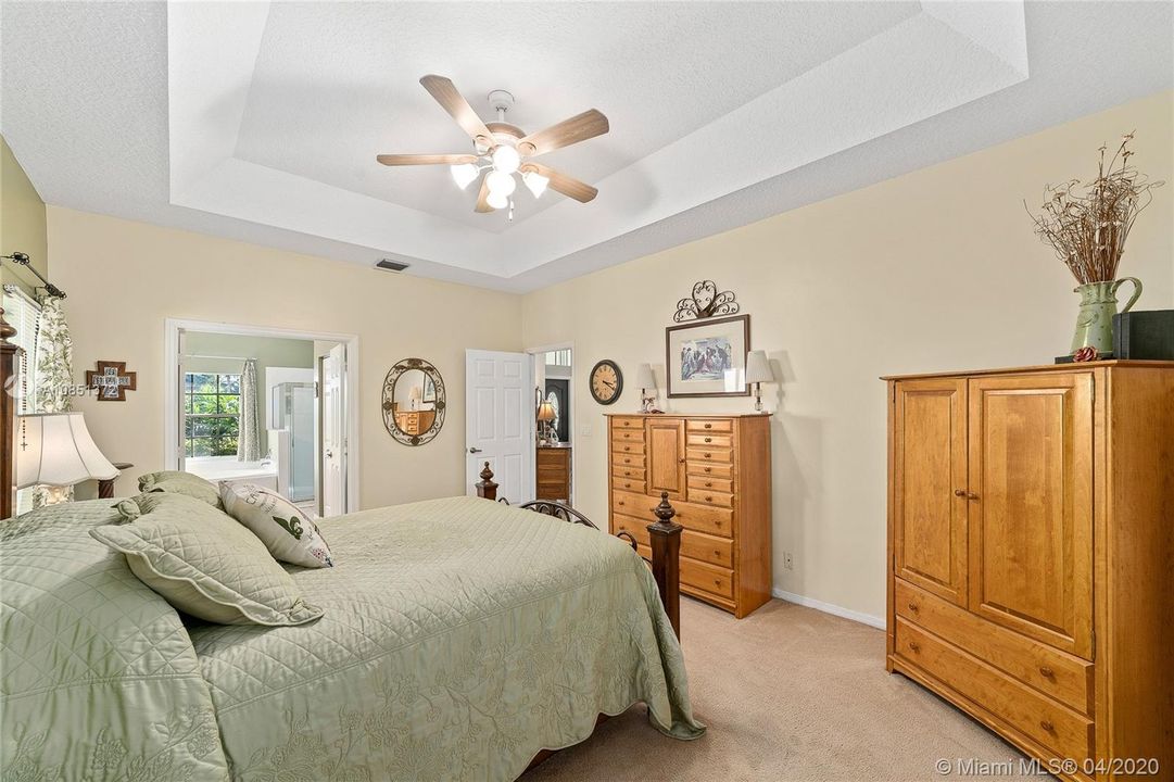Vendido Recientemente: $399,999 (4 camas, 2 baños, 2497 Pies cuadrados)