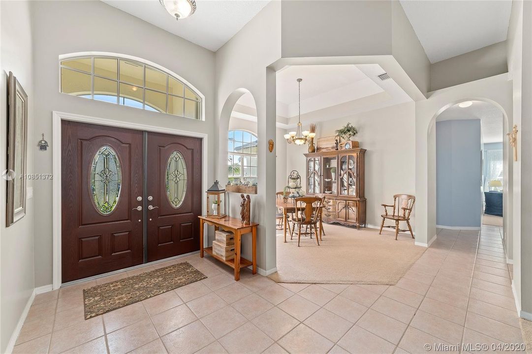 Vendido Recientemente: $399,999 (4 camas, 2 baños, 2497 Pies cuadrados)