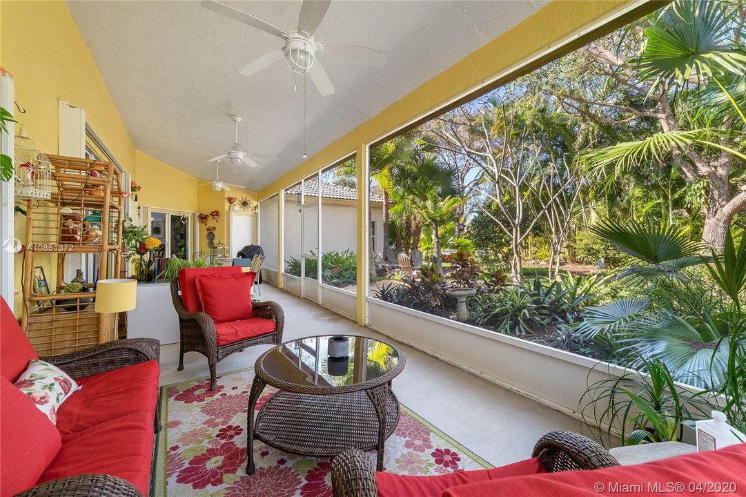 Vendido Recientemente: $399,999 (4 camas, 2 baños, 2497 Pies cuadrados)