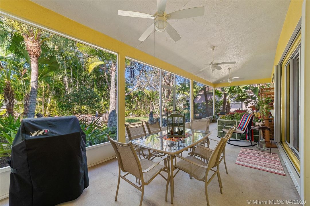 Vendido Recientemente: $399,999 (4 camas, 2 baños, 2497 Pies cuadrados)