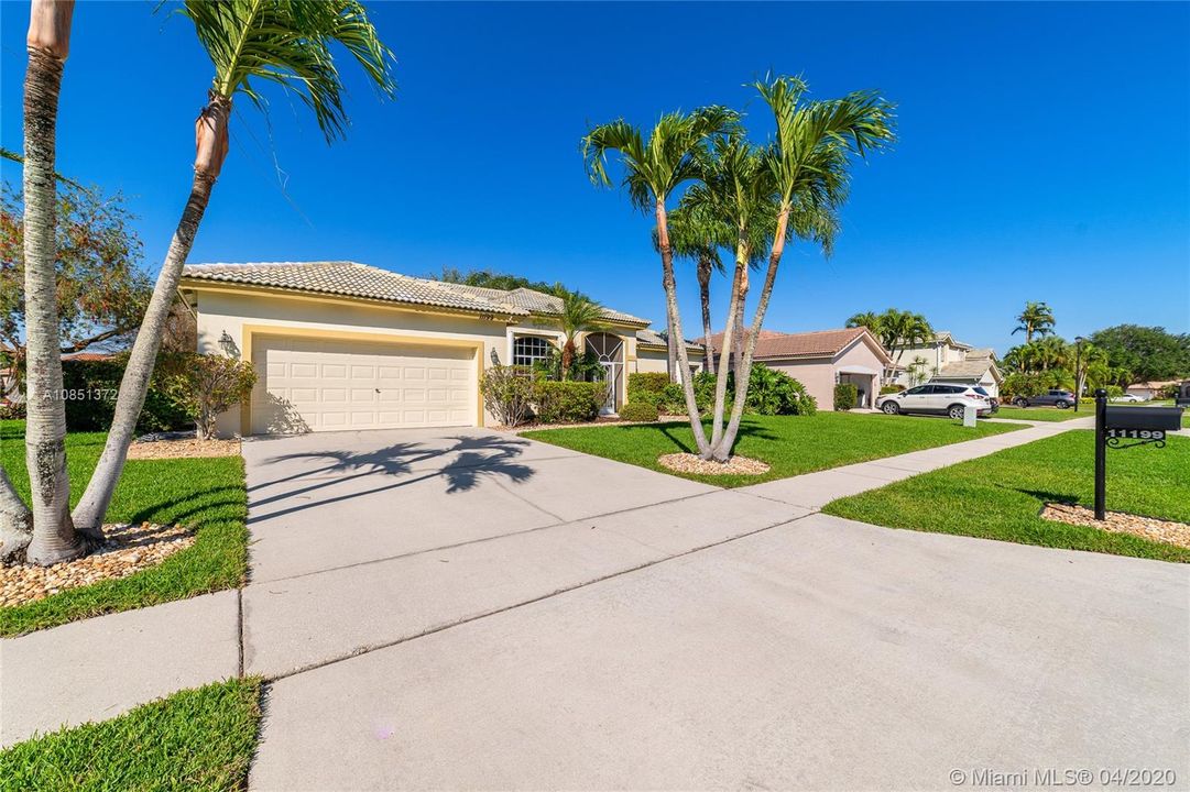 Vendido Recientemente: $399,999 (4 camas, 2 baños, 2497 Pies cuadrados)