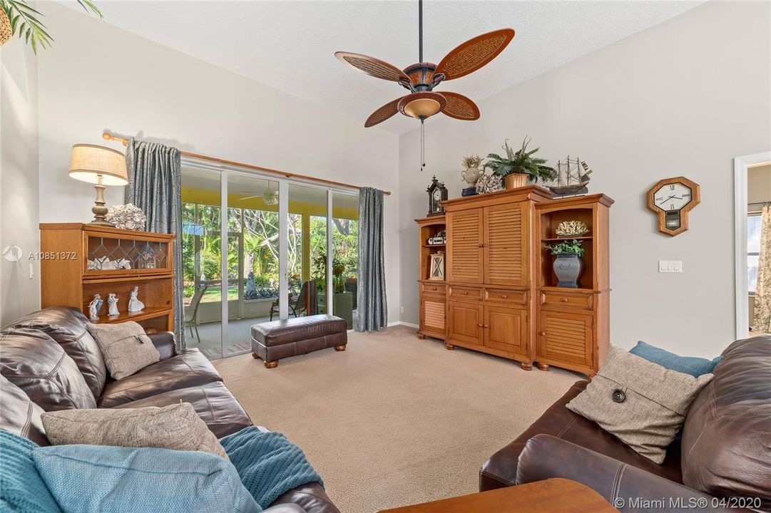 Vendido Recientemente: $399,999 (4 camas, 2 baños, 2497 Pies cuadrados)