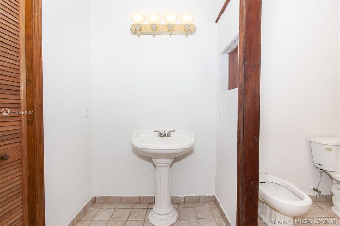 Недавно продано: $449,900 (3 спален, 2 ванн, 2167 Квадратных фут)
