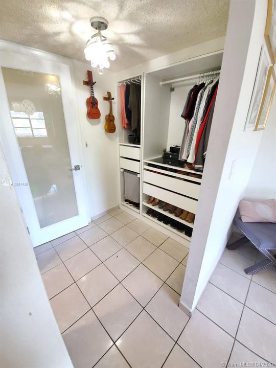 Recently Sold: $109,900 (1 beds, 1 baths, 790 Square Feet)