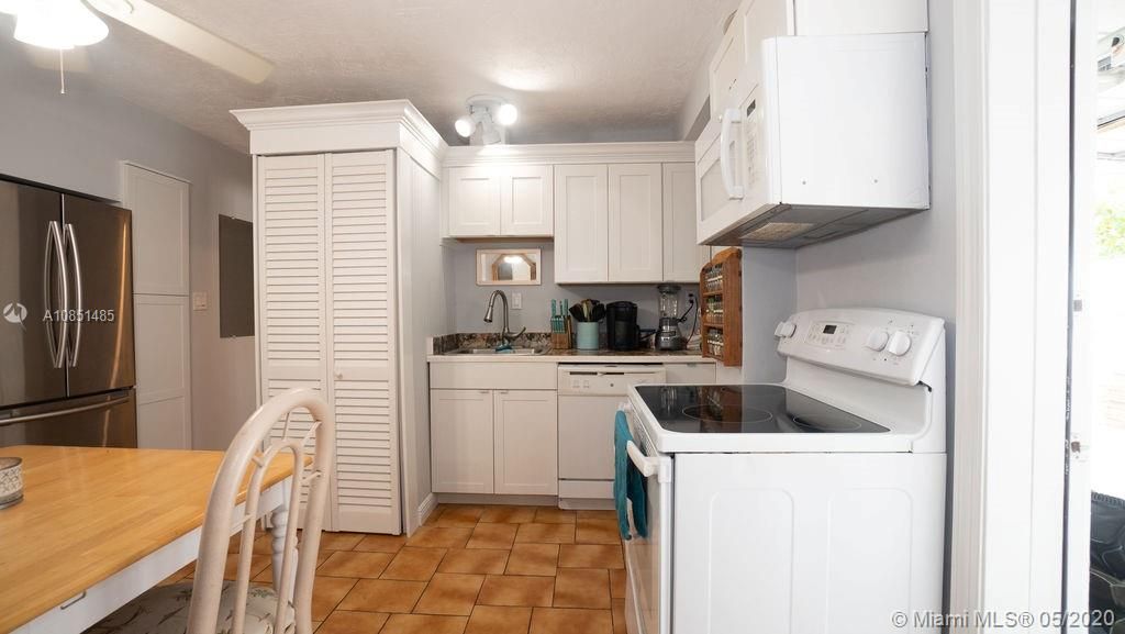 Недавно продано: $895,000 (3 спален, 3 ванн, 1100 Квадратных фут)