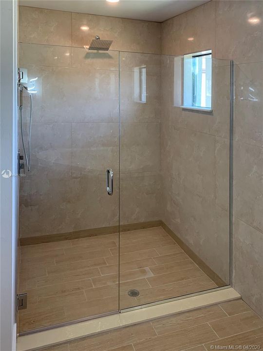 Vendido Recientemente: $279,000 (3 camas, 2 baños, 2185 Pies cuadrados)