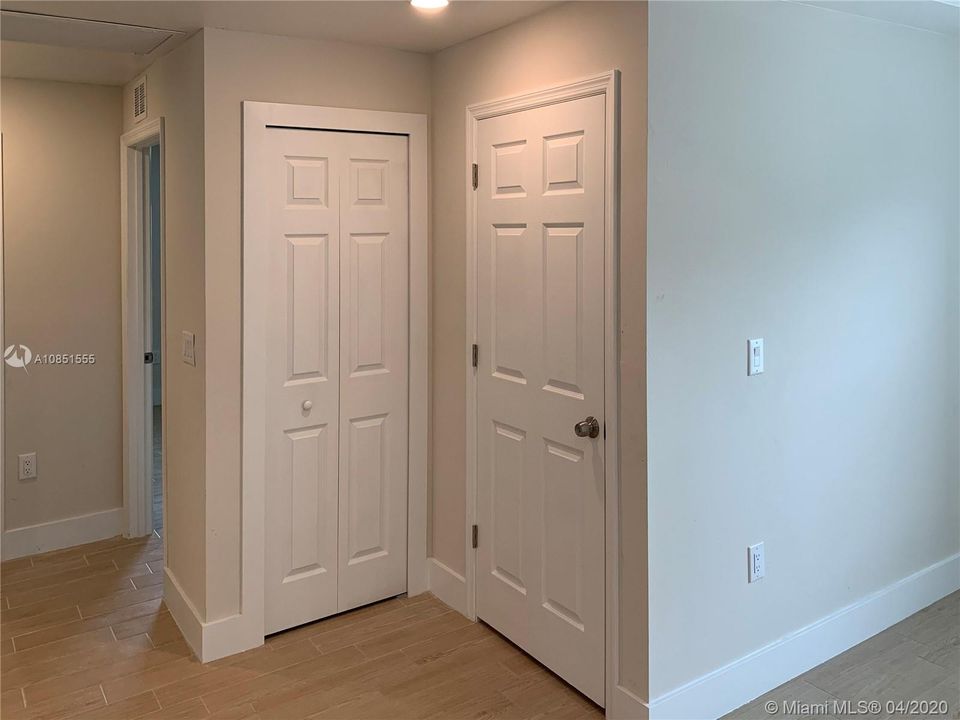 Vendido Recientemente: $279,000 (3 camas, 2 baños, 2185 Pies cuadrados)