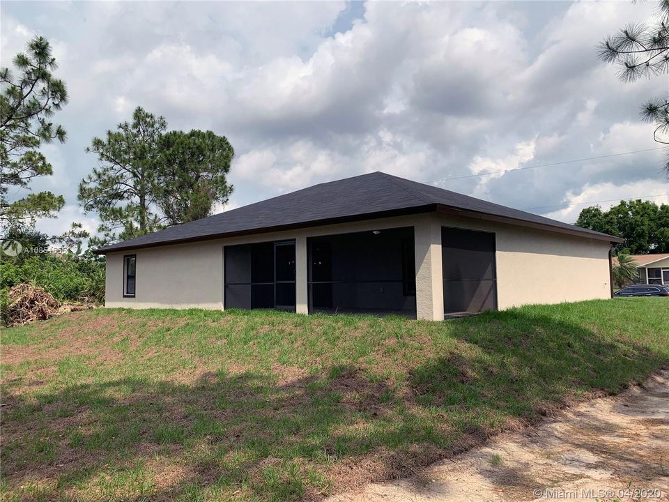 Vendido Recientemente: $279,000 (3 camas, 2 baños, 2185 Pies cuadrados)
