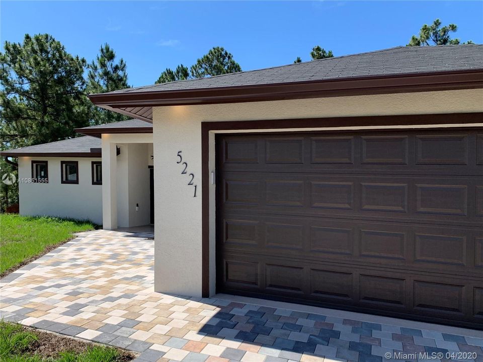 Vendido Recientemente: $279,000 (3 camas, 2 baños, 2185 Pies cuadrados)