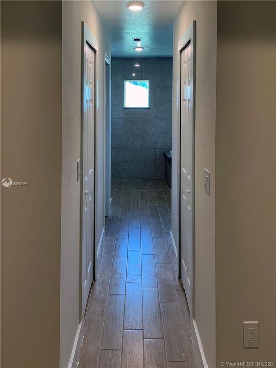 Vendido Recientemente: $279,000 (3 camas, 2 baños, 2185 Pies cuadrados)