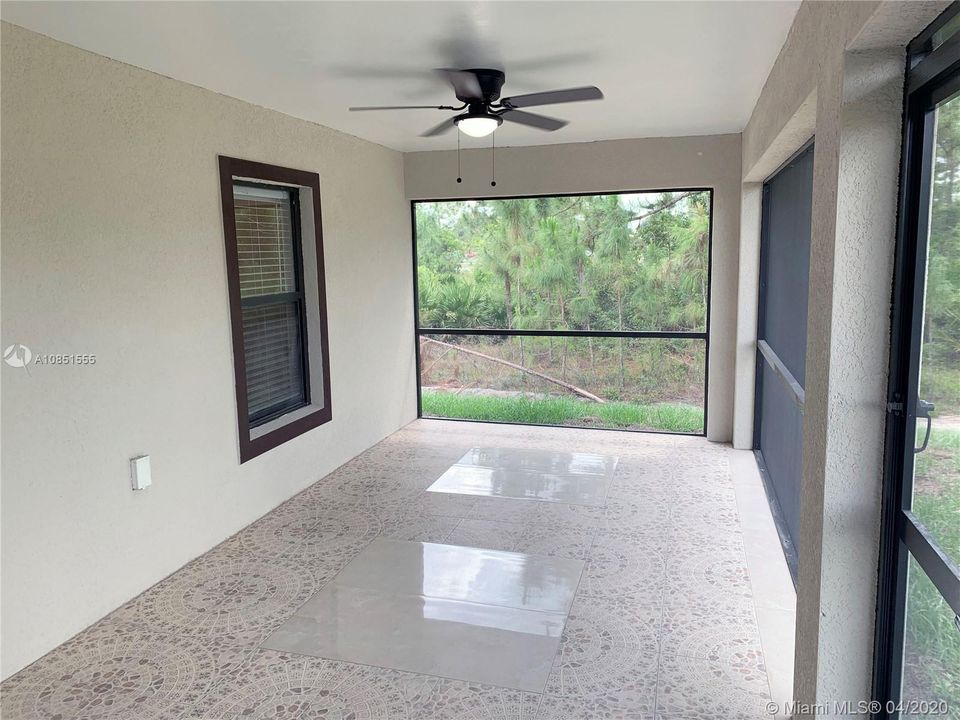 Vendido Recientemente: $279,000 (3 camas, 2 baños, 2185 Pies cuadrados)