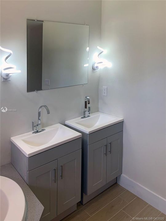 Vendido Recientemente: $279,000 (3 camas, 2 baños, 2185 Pies cuadrados)