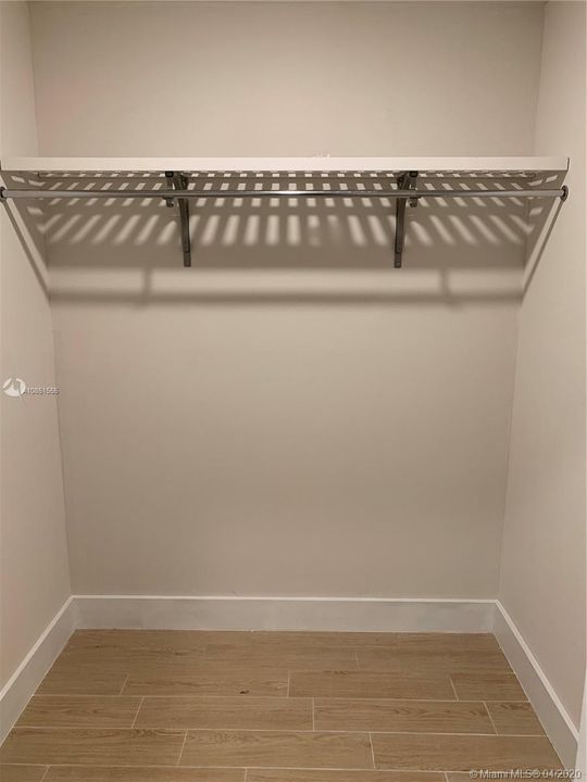 Vendido Recientemente: $279,000 (3 camas, 2 baños, 2185 Pies cuadrados)