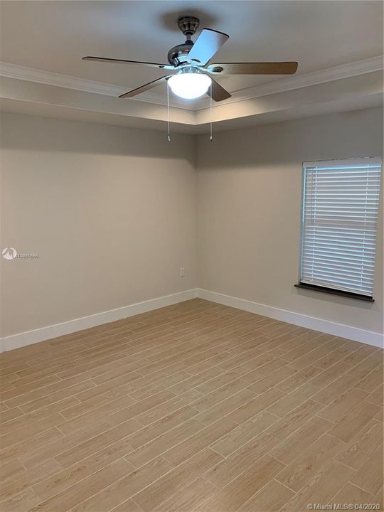 Vendido Recientemente: $279,000 (3 camas, 2 baños, 2185 Pies cuadrados)