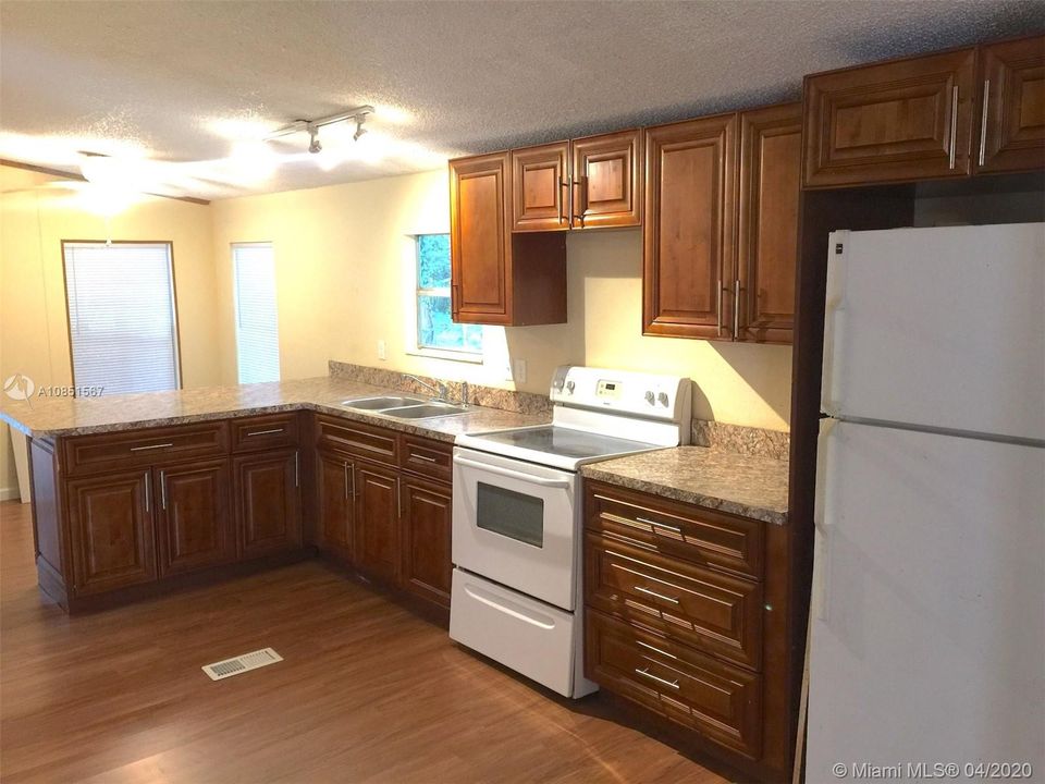 Vendido Recientemente: $119,900 (3 camas, 2 baños, 1242 Pies cuadrados)