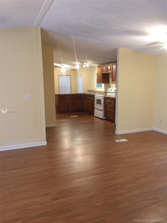 Vendido Recientemente: $119,900 (3 camas, 2 baños, 1242 Pies cuadrados)