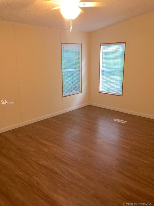 Vendido Recientemente: $119,900 (3 camas, 2 baños, 1242 Pies cuadrados)
