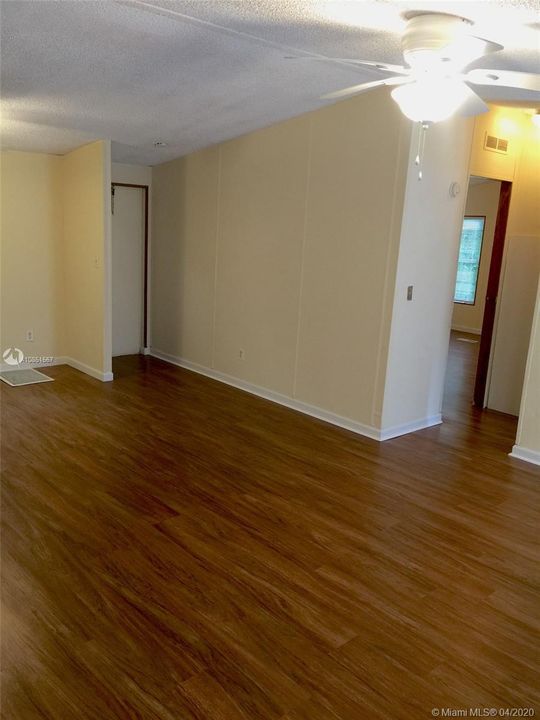 Vendido Recientemente: $119,900 (3 camas, 2 baños, 1242 Pies cuadrados)