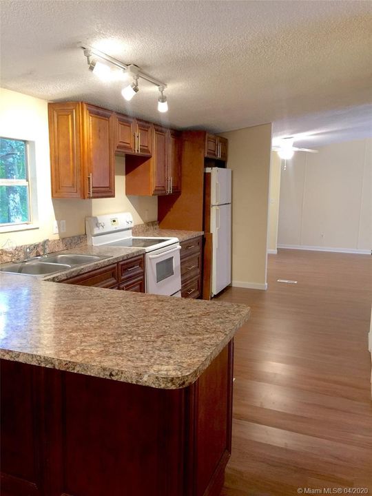 Vendido Recientemente: $119,900 (3 camas, 2 baños, 1242 Pies cuadrados)