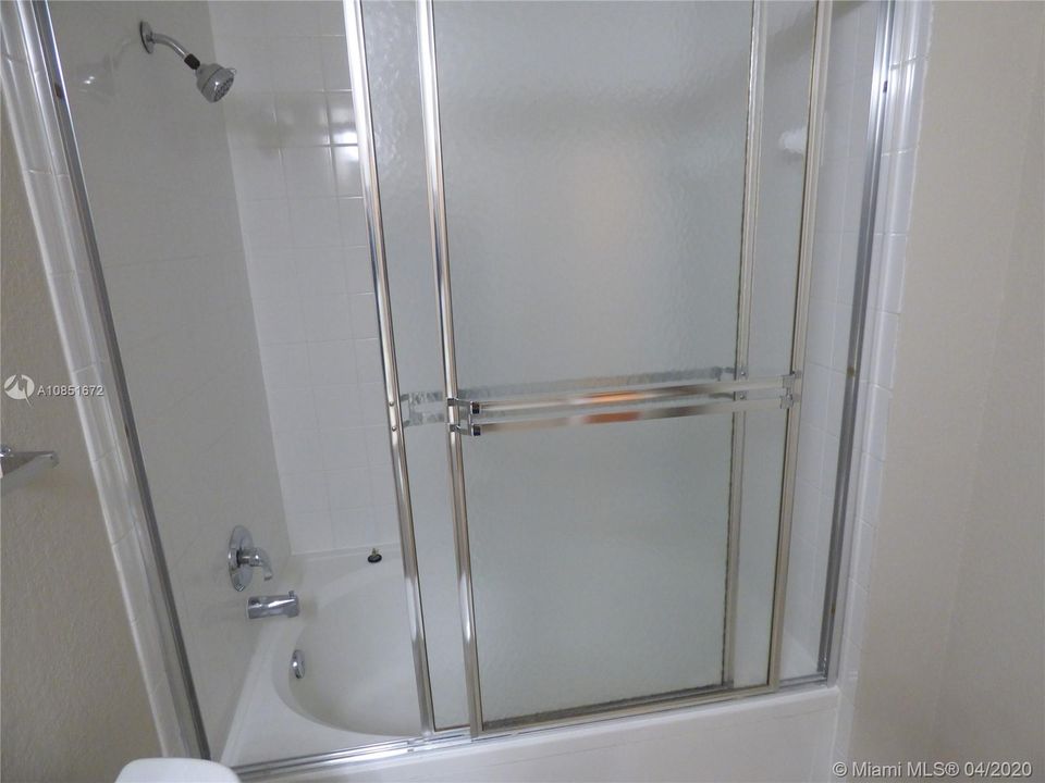 Vendido Recientemente: $180,000 (2 camas, 2 baños, 1177 Pies cuadrados)