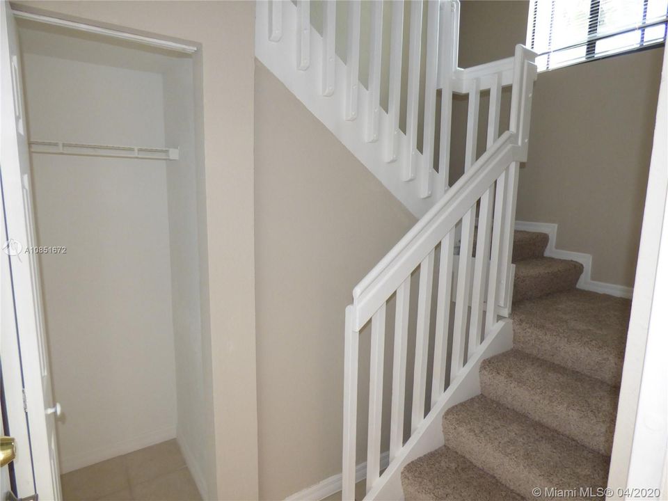 Vendido Recientemente: $180,000 (2 camas, 2 baños, 1177 Pies cuadrados)