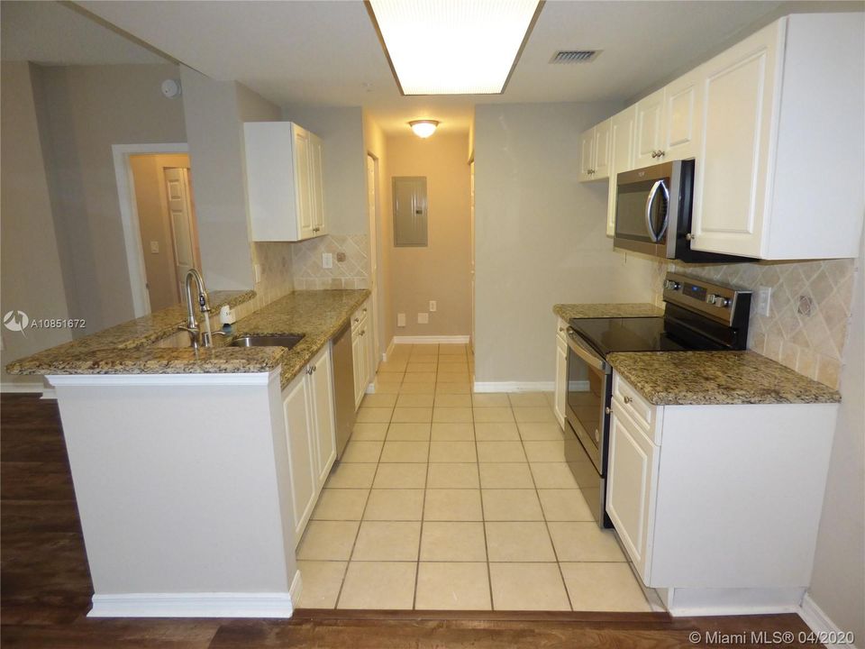 Vendido Recientemente: $180,000 (2 camas, 2 baños, 1177 Pies cuadrados)