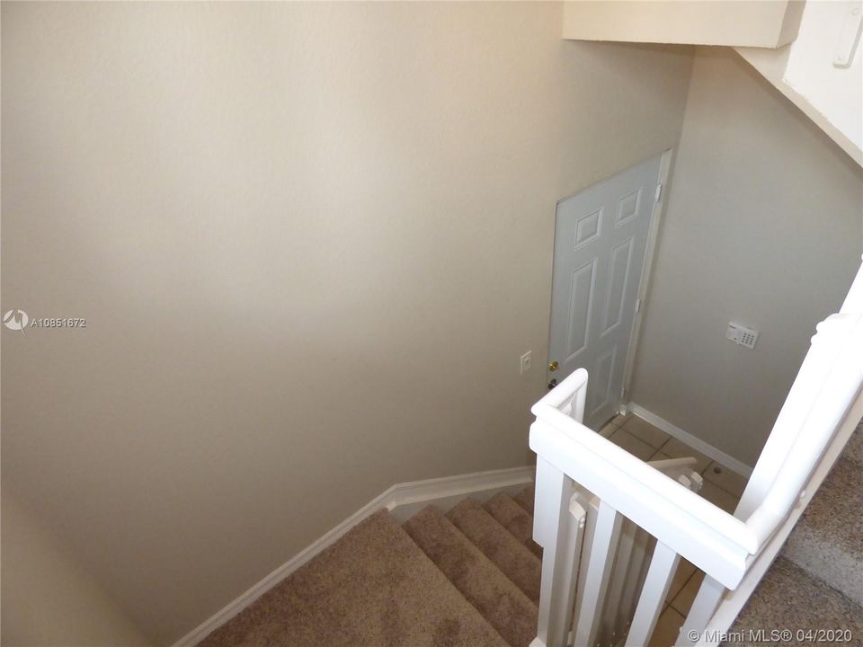 Vendido Recientemente: $180,000 (2 camas, 2 baños, 1177 Pies cuadrados)
