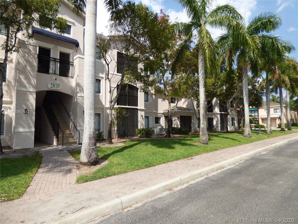 Vendido Recientemente: $180,000 (2 camas, 2 baños, 1177 Pies cuadrados)