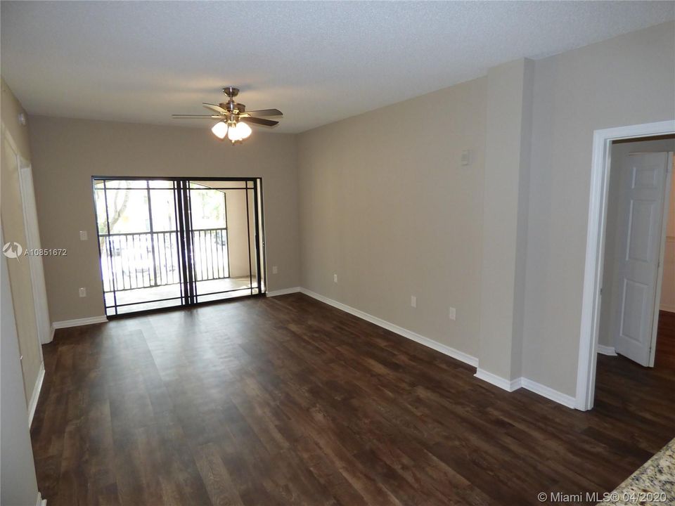Vendido Recientemente: $180,000 (2 camas, 2 baños, 1177 Pies cuadrados)