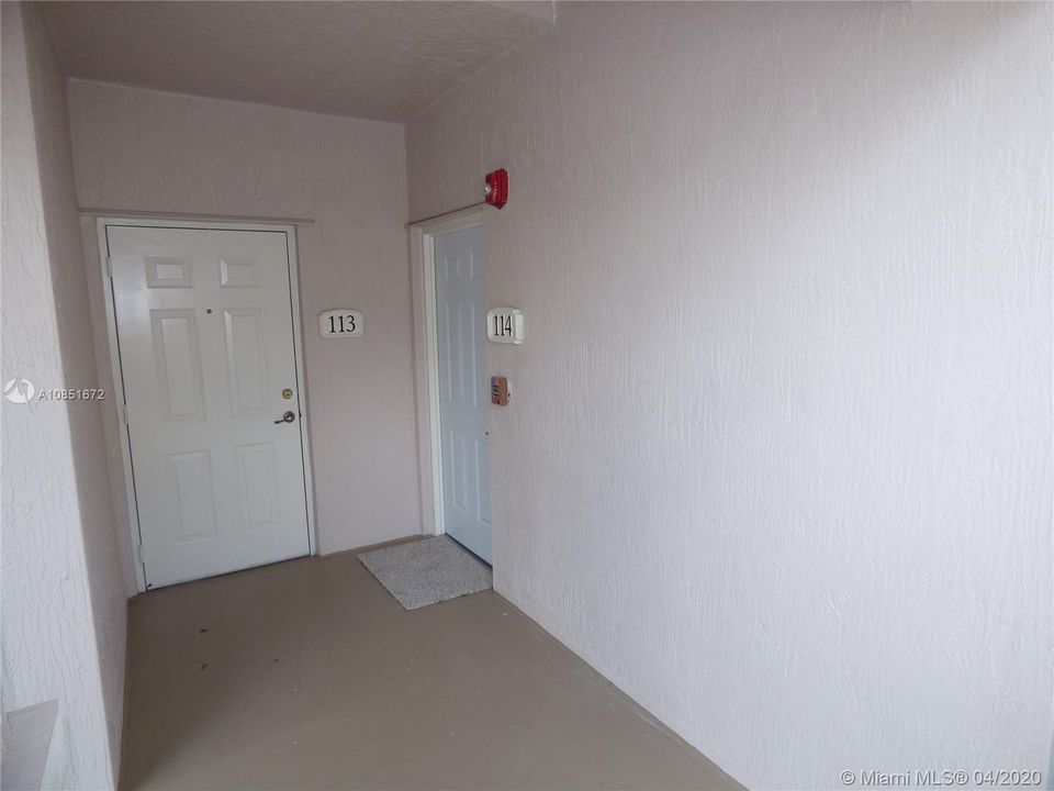 Vendido Recientemente: $180,000 (2 camas, 2 baños, 1177 Pies cuadrados)