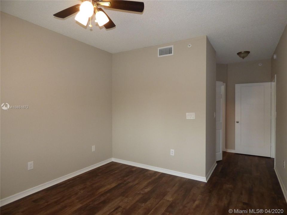 Vendido Recientemente: $180,000 (2 camas, 2 baños, 1177 Pies cuadrados)