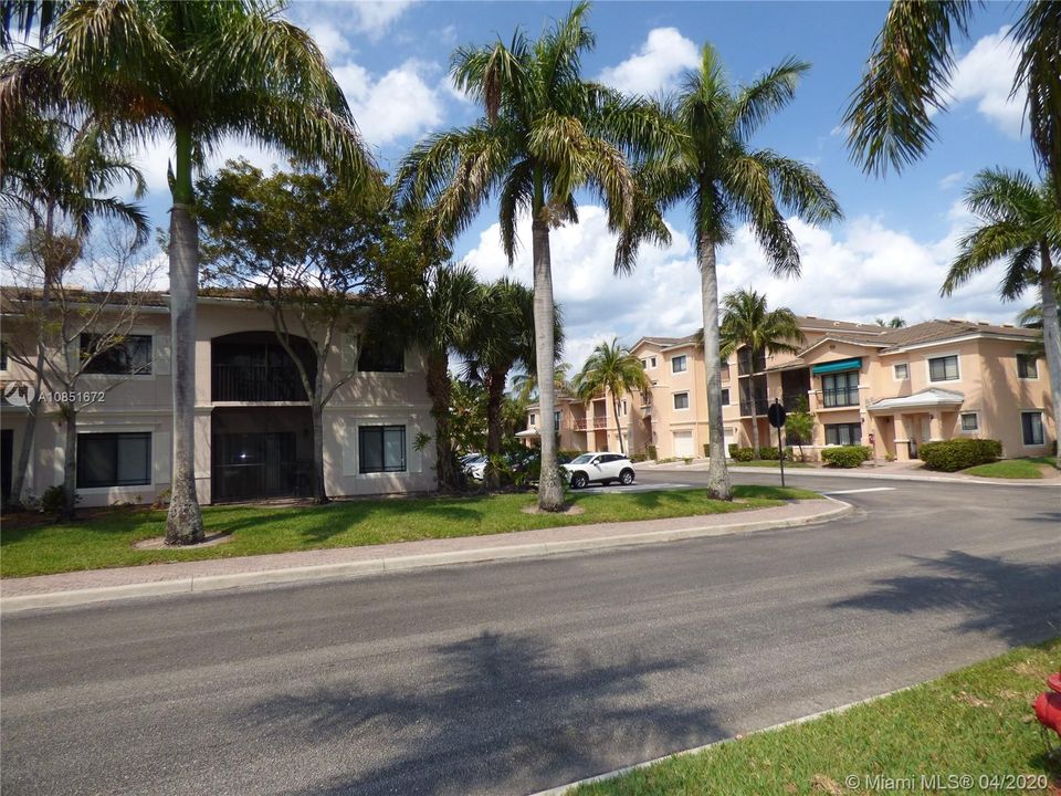 Vendido Recientemente: $180,000 (2 camas, 2 baños, 1177 Pies cuadrados)