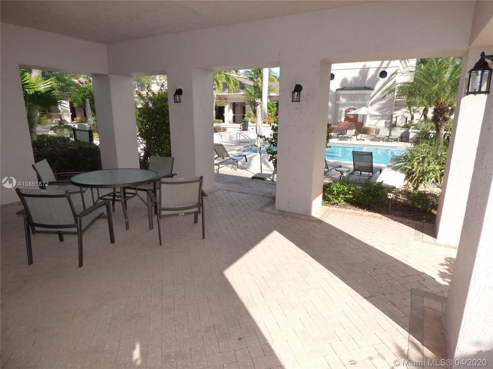 Vendido Recientemente: $180,000 (2 camas, 2 baños, 1177 Pies cuadrados)
