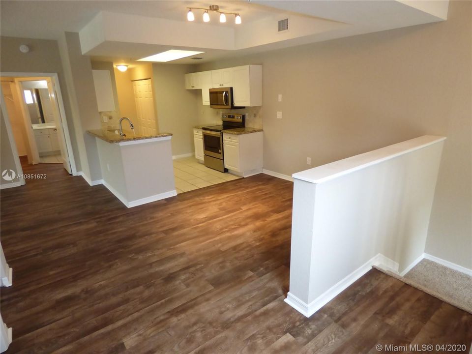 Vendido Recientemente: $180,000 (2 camas, 2 baños, 1177 Pies cuadrados)