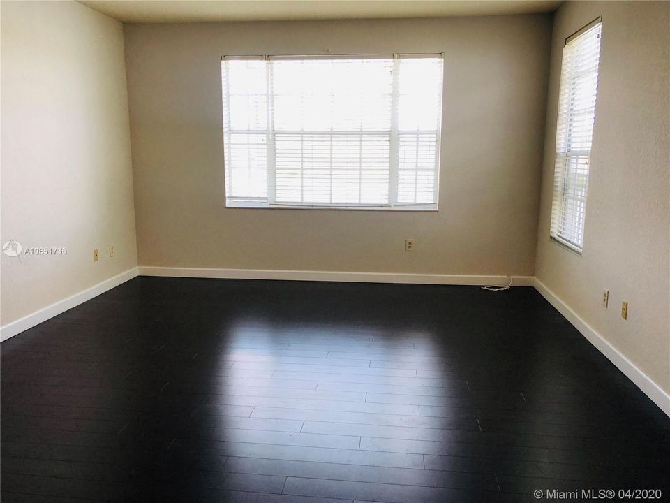 Recently Rented: $1,700 (3 beds, 3 baths, 1285 Square Feet)