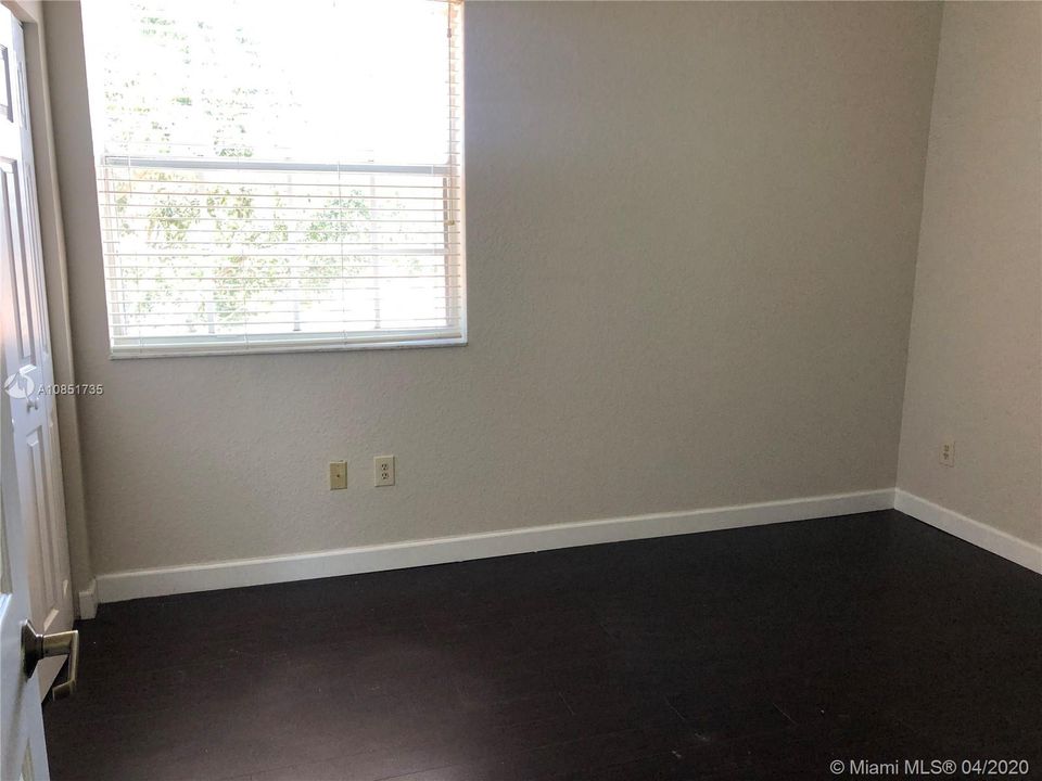 Recently Rented: $1,700 (3 beds, 3 baths, 1285 Square Feet)