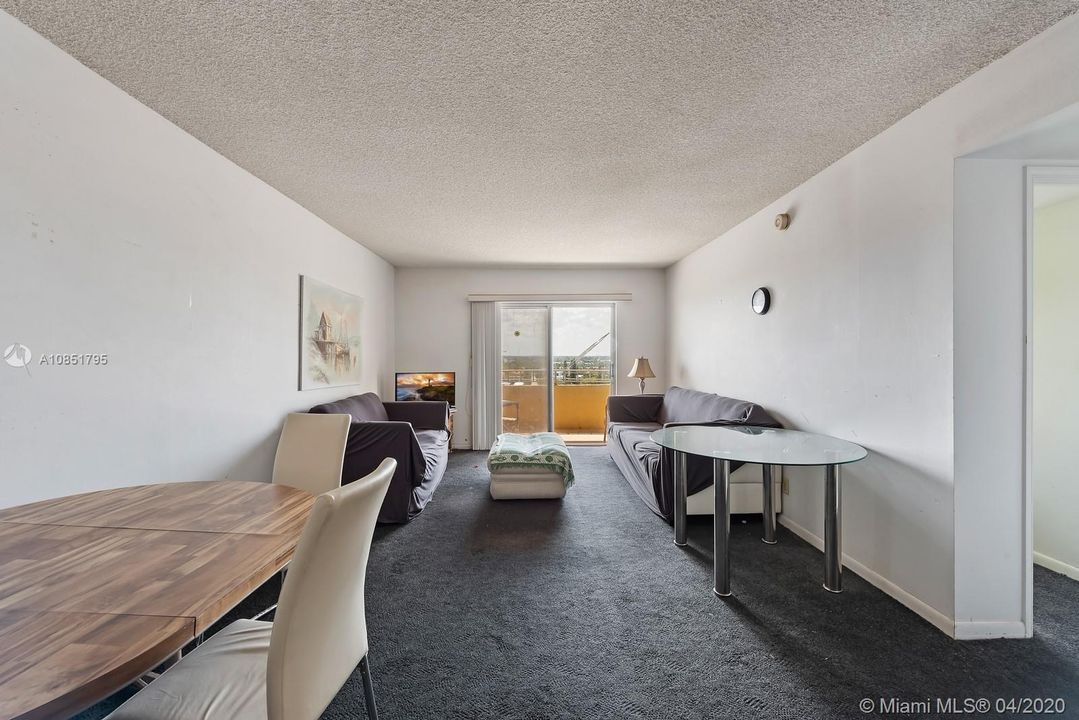 最近售出: $99,500 (1 贝兹, 1 浴室, 690 平方英尺)