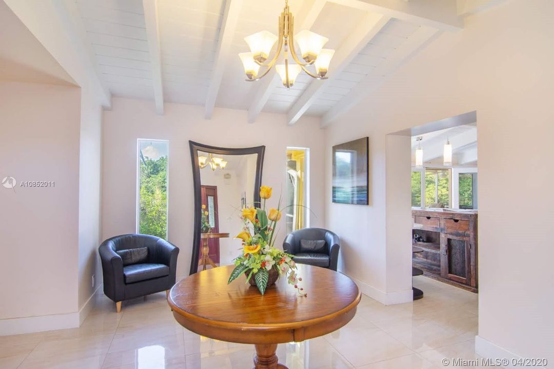 Recientemente alquilado: $25,000 (4 camas, 3 baños, 3019 Pies cuadrados)