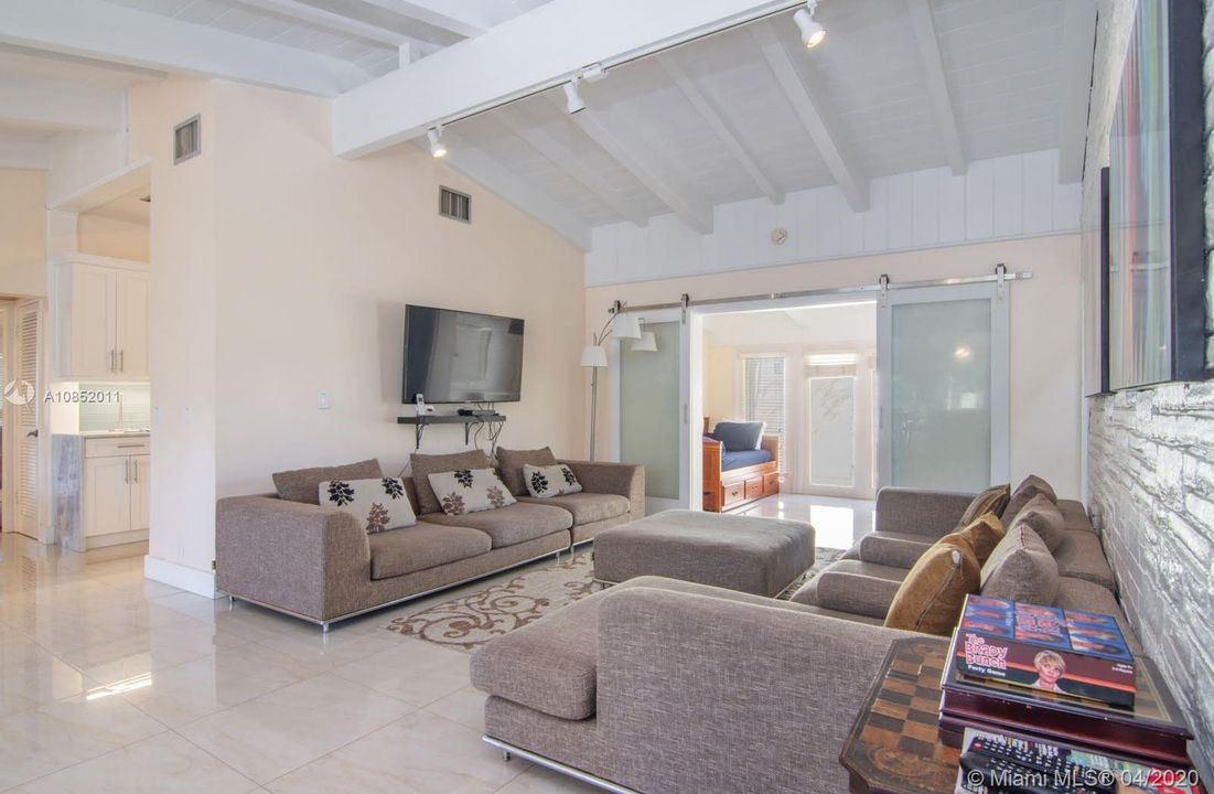 Recientemente alquilado: $25,000 (4 camas, 3 baños, 3019 Pies cuadrados)